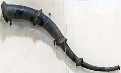 Nar-Shringa (18th century) [New Delhi Museum—Musical Instruments]