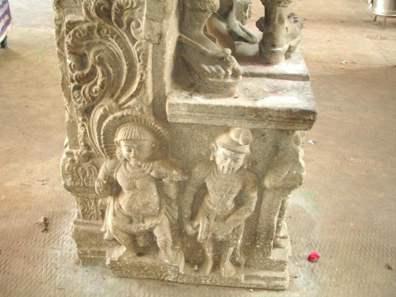 Figure 12. Figures playing musical instruments [Sculptures in temples