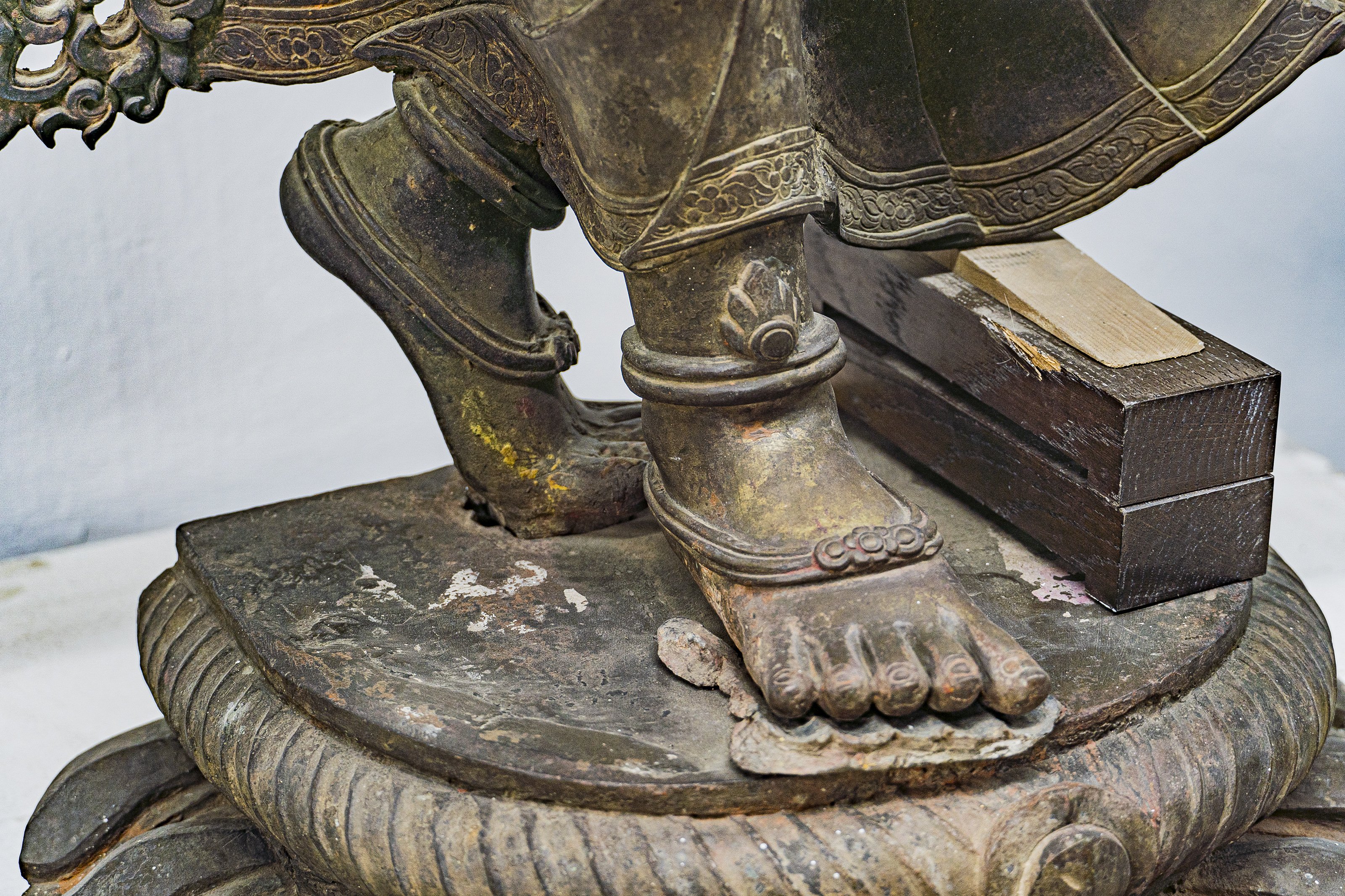 Lakshmi (foot detail)