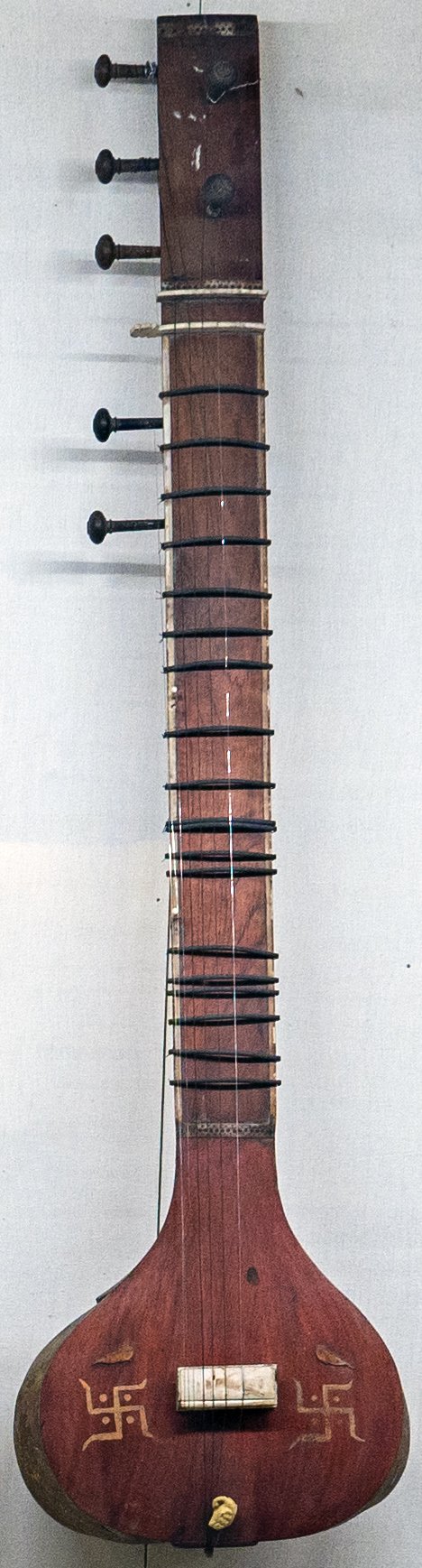 Sitar (musical instrument) (19th century) [New Delhi Museum—Musical ...